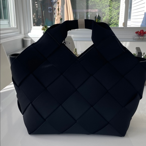 Sol & Selene “Resilience” Woven Neoprene Cross Body Tote Bag - BLACK - NWT - Picture 7 of 9